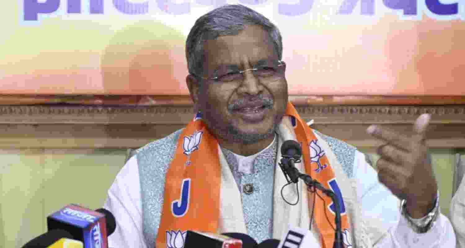 Jharkhand BJP President Babulal Marandi addressing a press conference, revealing secrets about former CM Hemant Soren