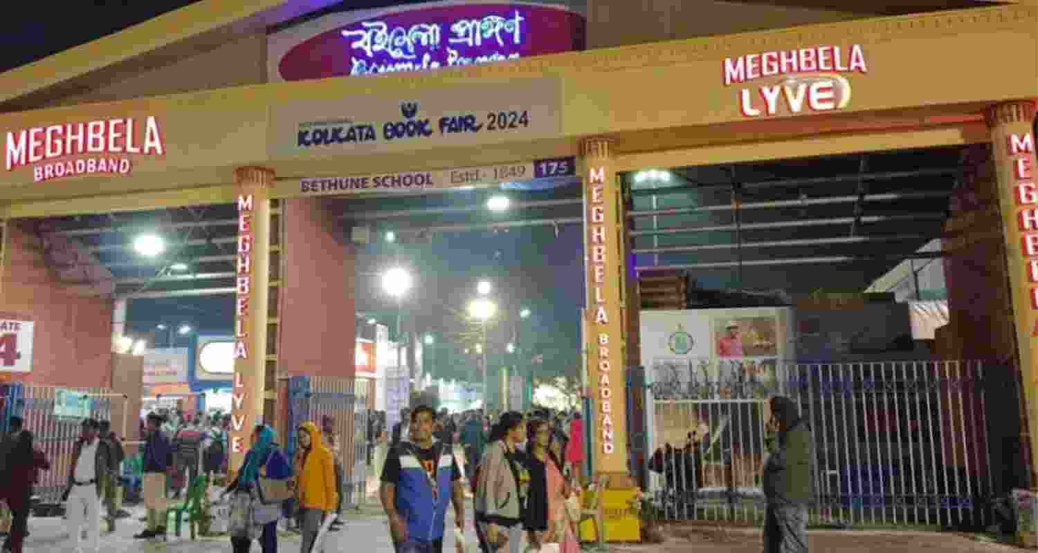 Teachers condemn arrest of two Jadavpur University students for protesting.