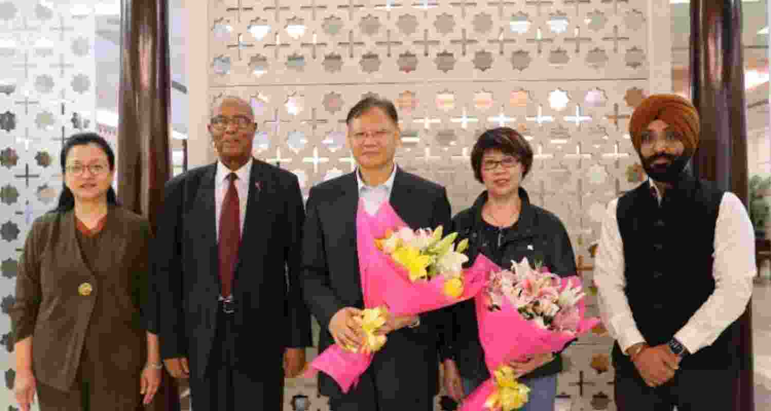 Beijing's new envoy to New Delhi Xu Feihong (C) along with delegates from India and China. 