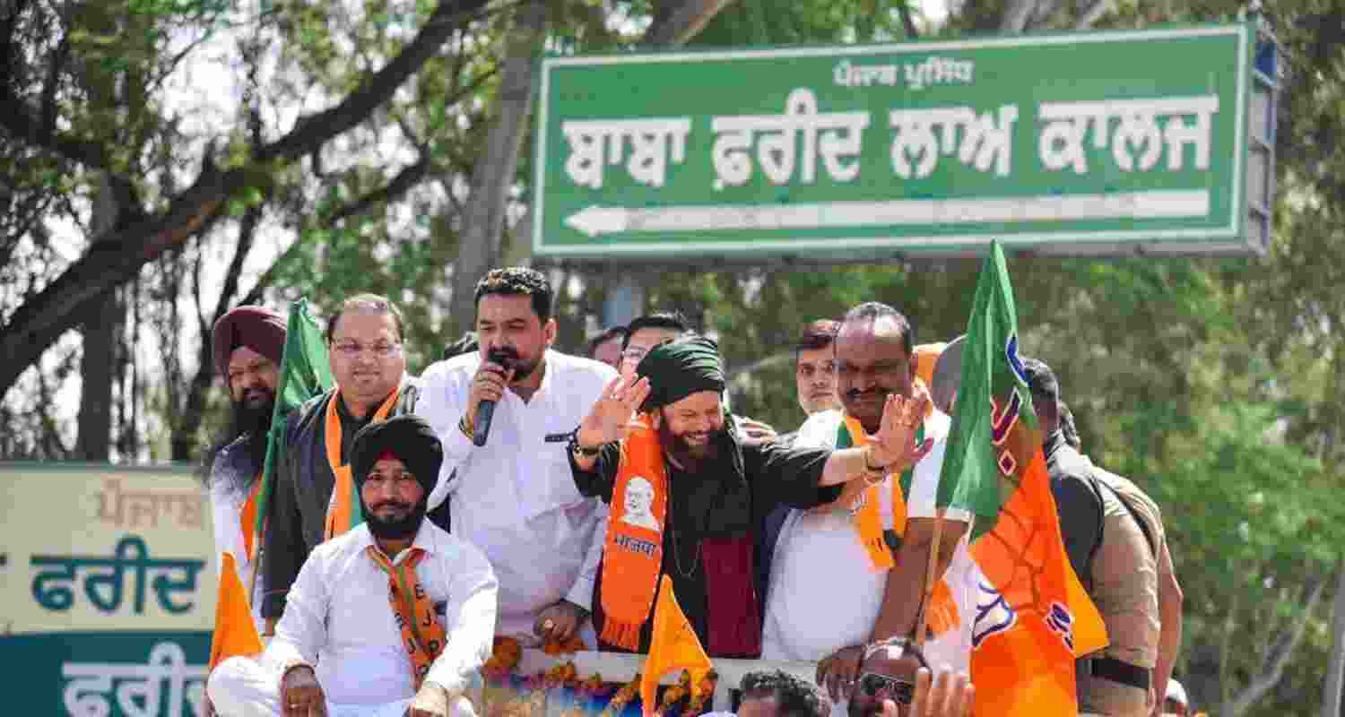 Hans Raj Hans. 