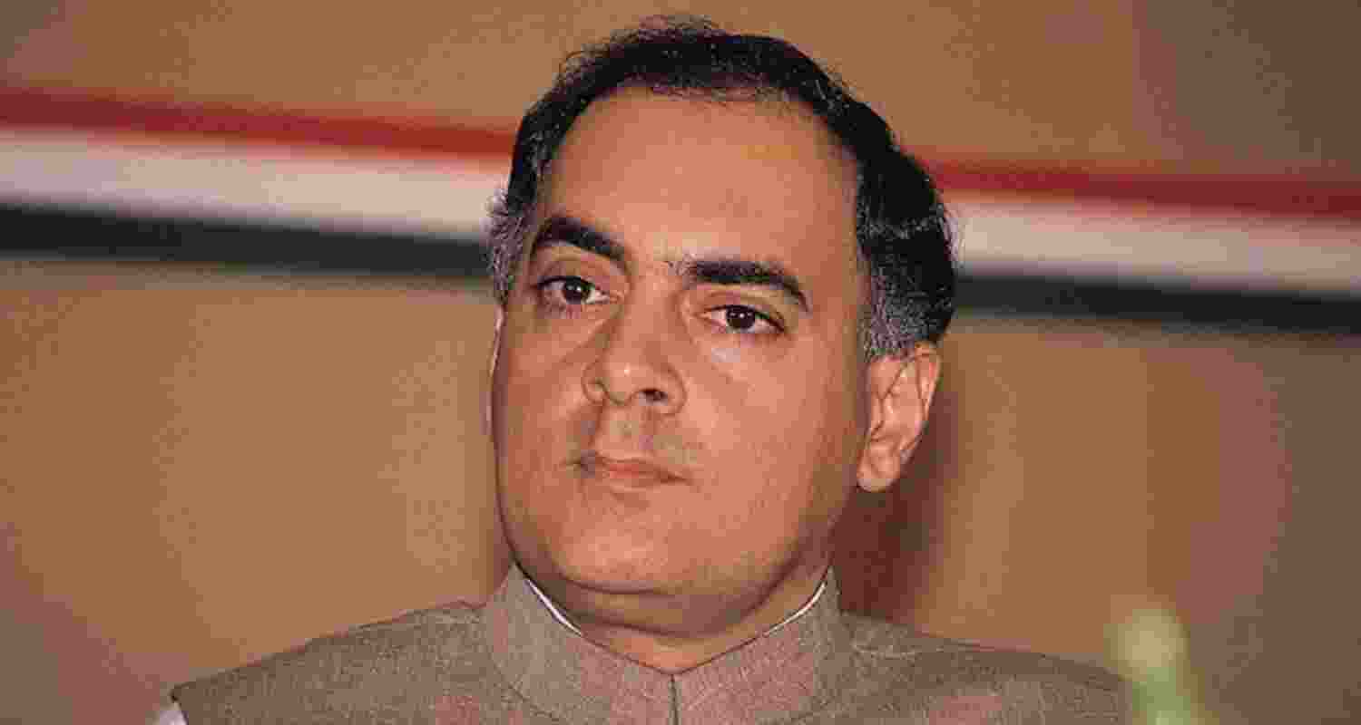 PM Modi pays tribute to Rajiv Gandhi on death anniversary.