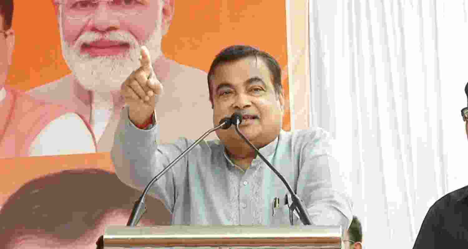 Union Minister Nitin Gadkari  faints