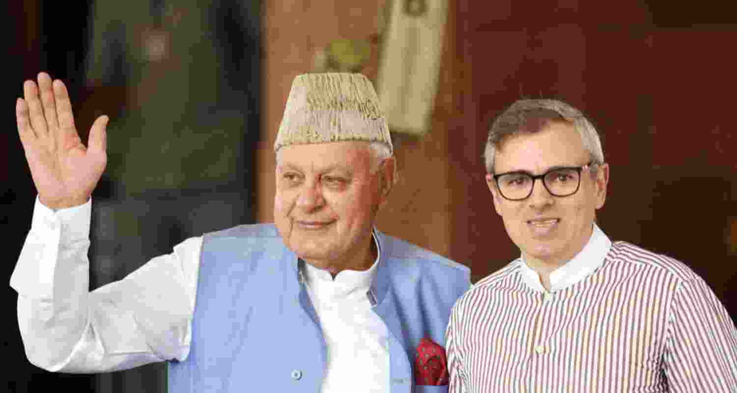 Farooq Abdullah (left) and his son Omar Abdullah. File Photo.