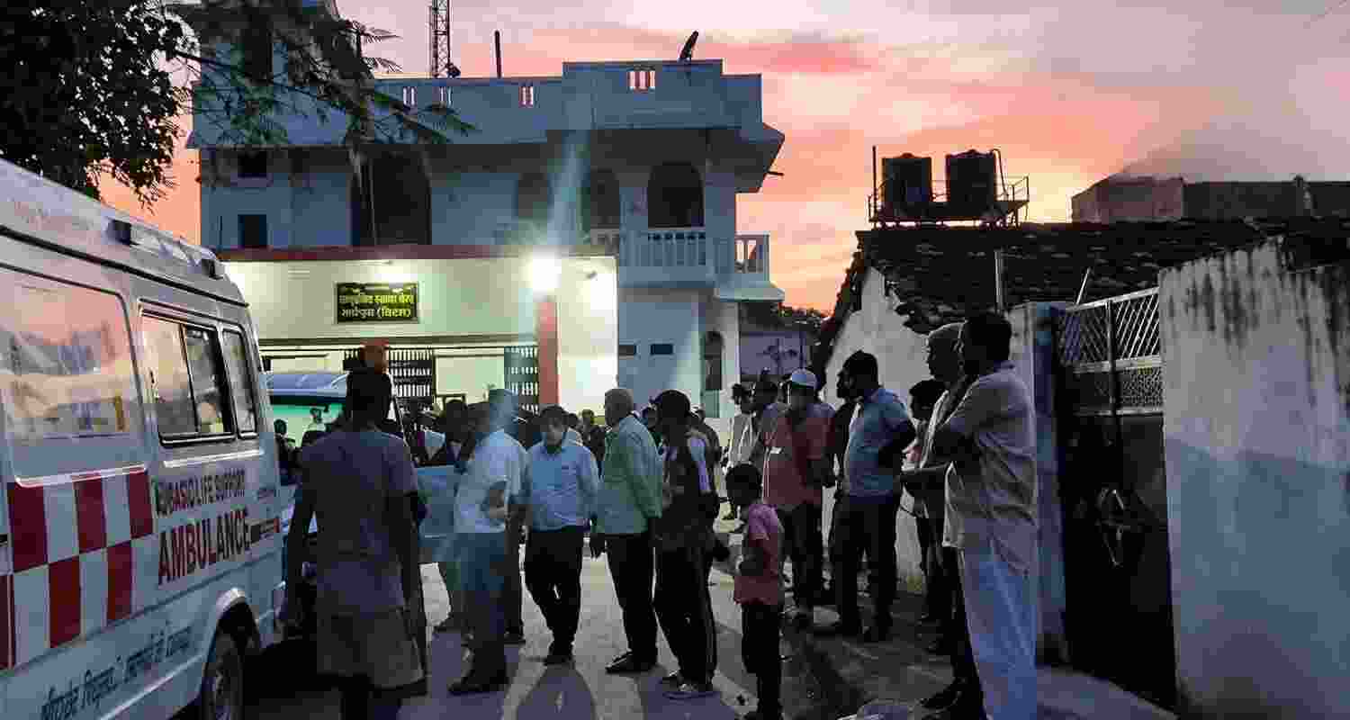 More than 100 people in Bihar's Saharsa fell ill with vomiting, diarrhoea and fever. Health officials said one or two children are in serious condition.