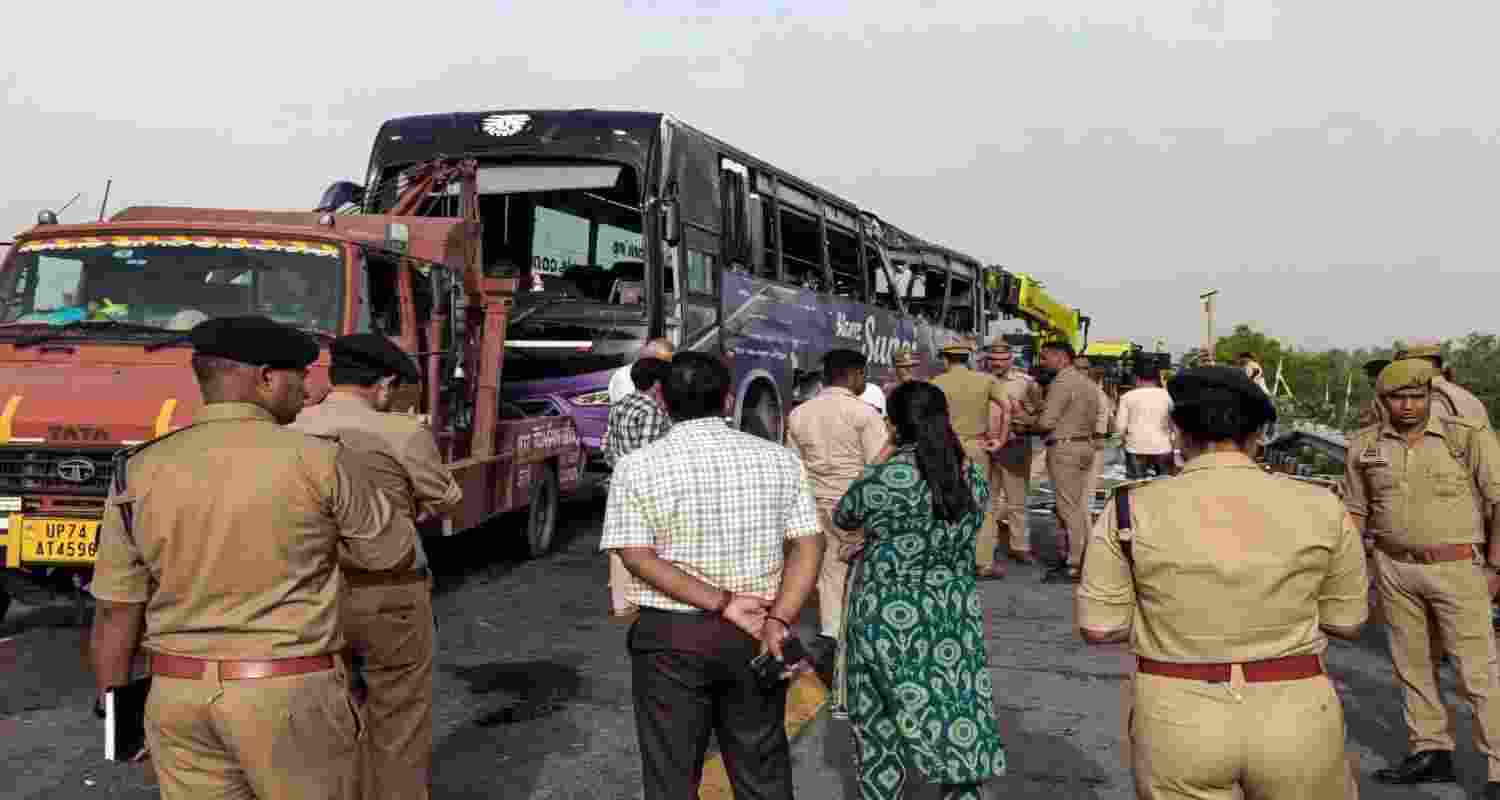 Six killed and 21 injured after a double-decker AC bus overturned on Lucknow-Agra Expressway in Unnao, triggering rescue efforts.