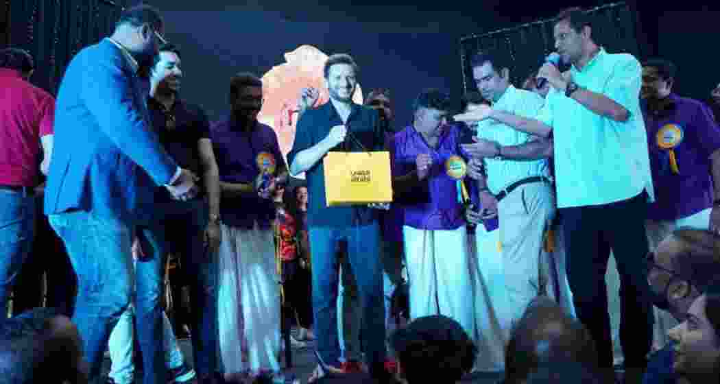 Former Pakistani cricketer Shahid Afridi being felicitated at an event hosted by the Cochin University B.Tech Alumni Association at Pakistan Association Dubai auditorium on May 25, 2025.