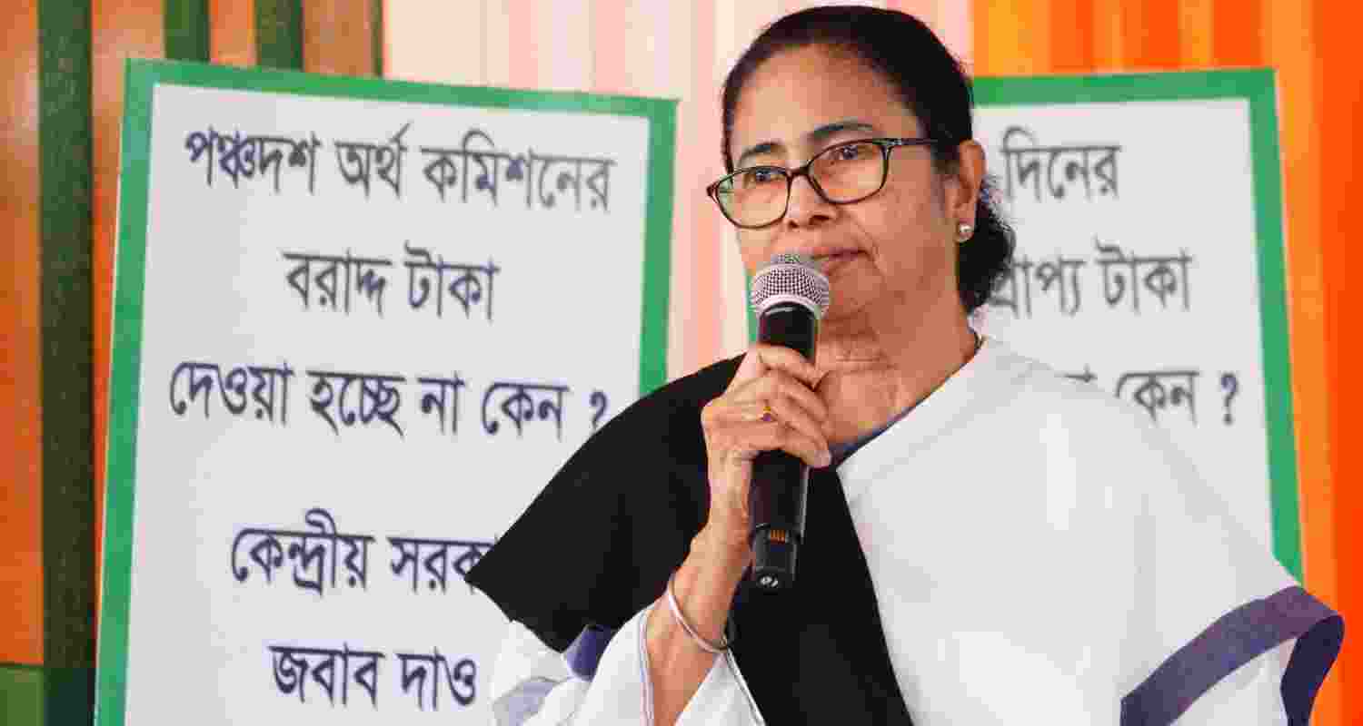 West Bengal Chief Minister Mamata Banerjee claims to clear dues of state MGNREGA workers. West Bengal Chief Minister Mamata Banerjee claims to clear dues of state MGNREGA workers.