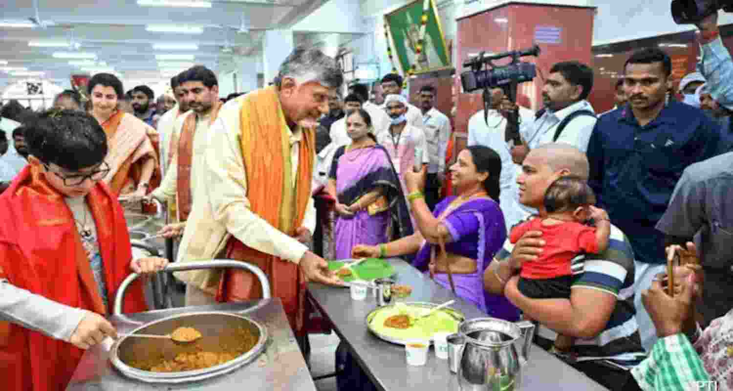 Only Hindus should work in Tirumala Temple: Naidu