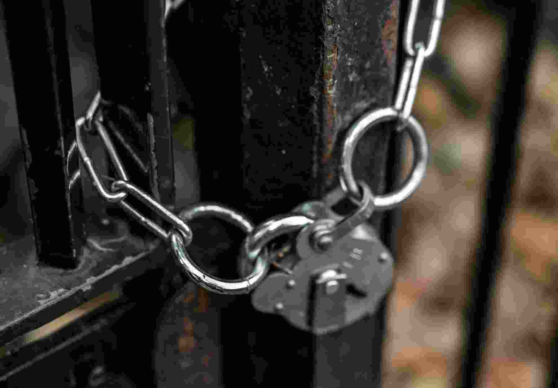 The Sindh government has committed to covering the cost of treatment of the animal and Pakistan Peoples' Party (PPP) Chairman Bilawal Bhutto Zardari is arranging for a prosthetic leg for the camel from Dubai.