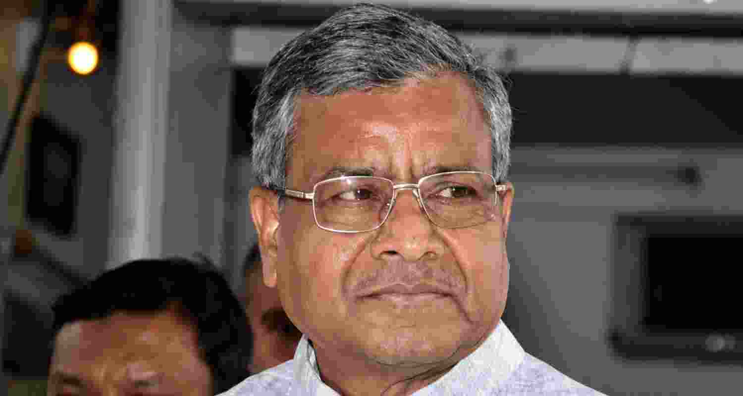 BJP leader Babulal Marandi accused the Jharkhand government of deflecting from alleged JPSC and JSSC exam irregularities despite talks with protesting aspirants.