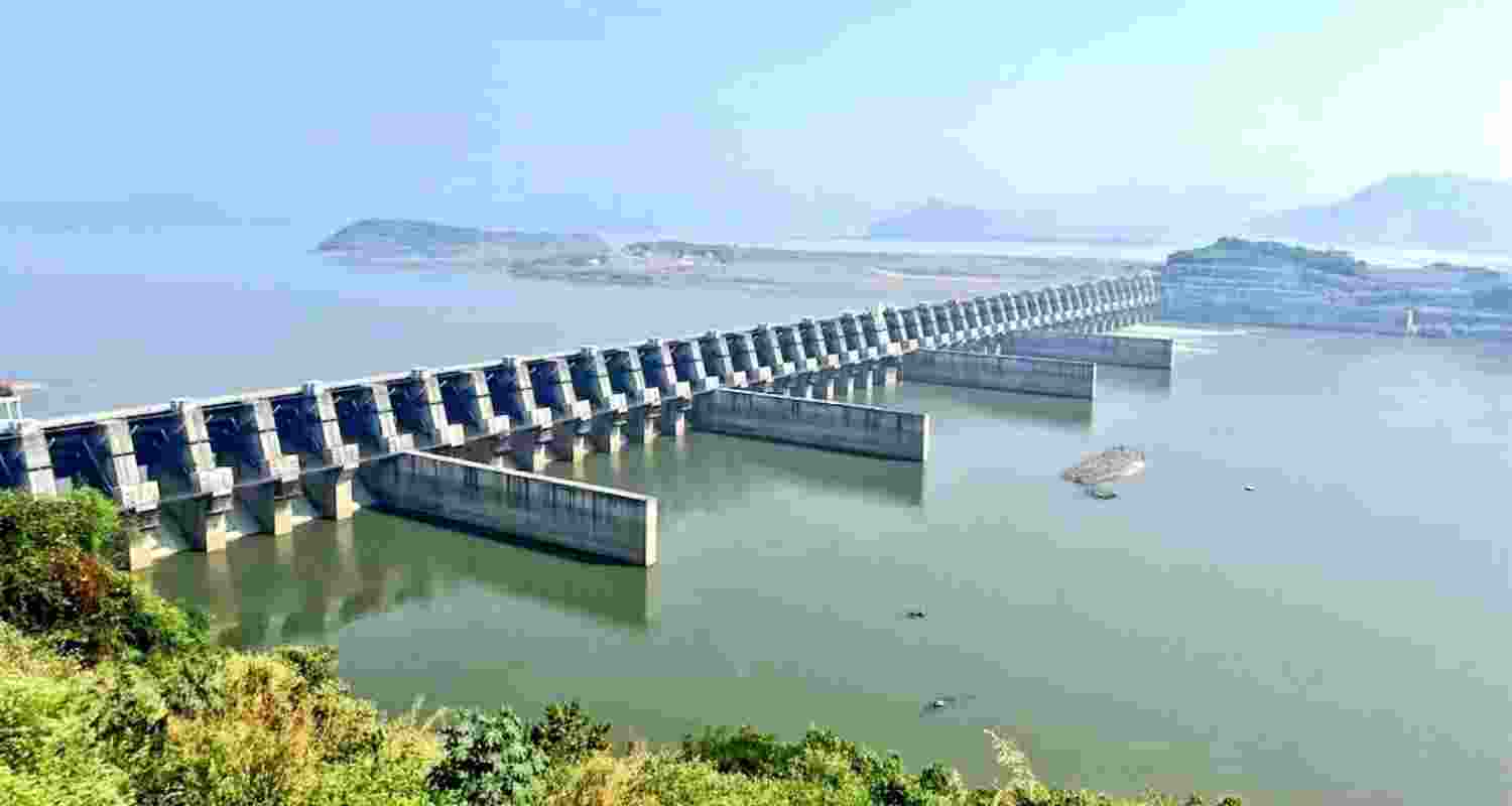 Sibling Telugu states embroiled in bitter water war Sibling Telugu states embroiled in bitter water war