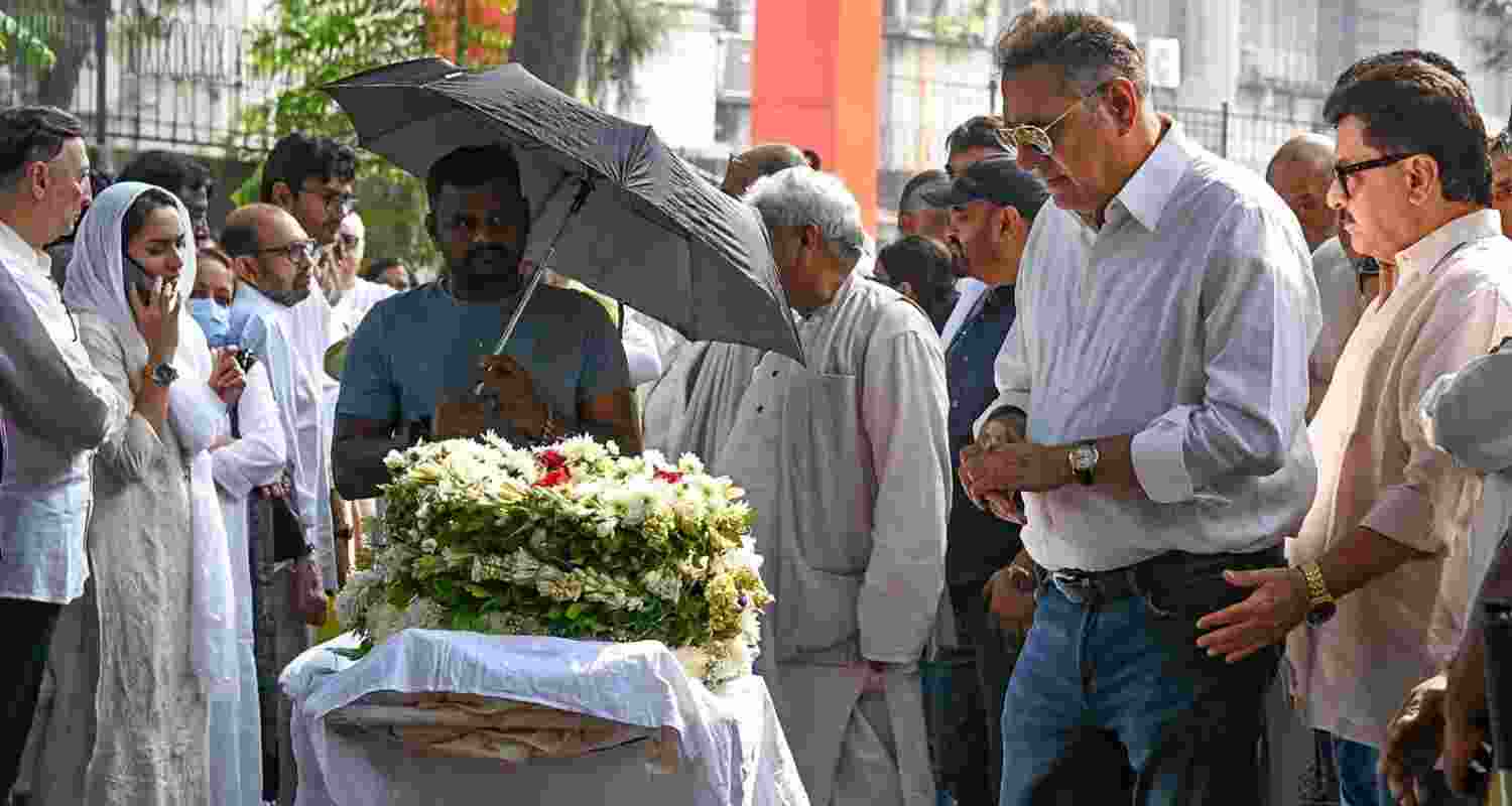 Bollywood actor Boman Irani during the funeral of veteran filmmaker Shyam Benegal who passed away on Monday, in Mumbai, Tuesday,