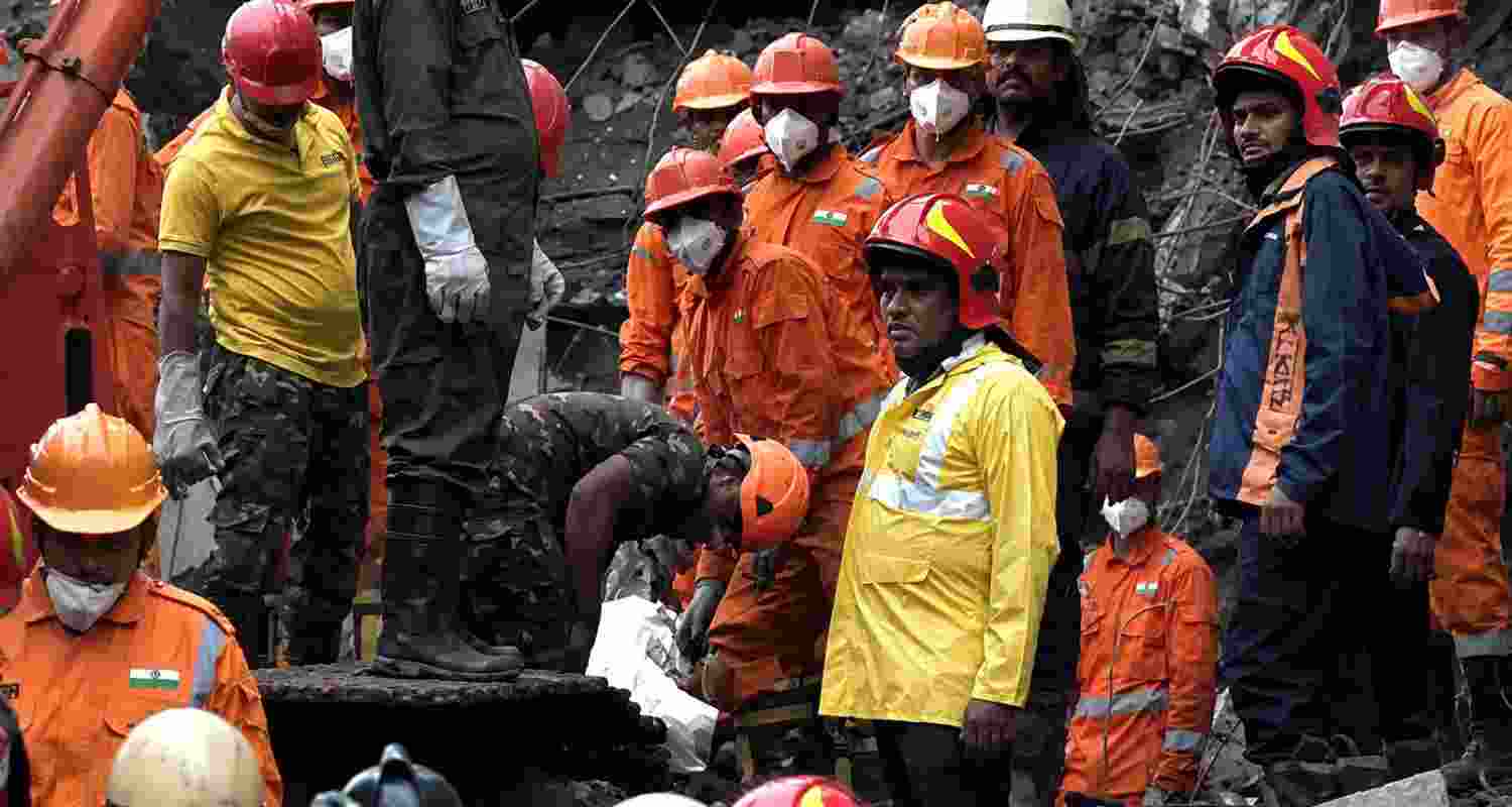 The death toll in the Bhiwandi building collapse rose to six as NDRF and other agencies continued rescue operations to search for those trapped.