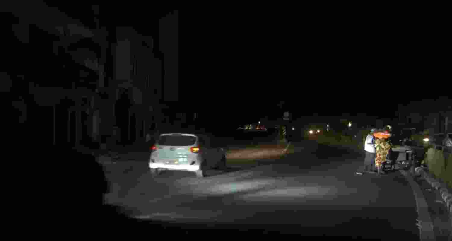 Sirens wail, blackout enforced in Chandigarh & Mohali Sirens wail, blackout enforced in Chandigarh & Mohali