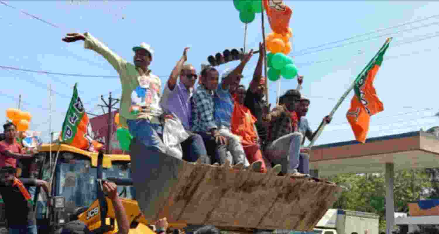 A massive procession — led by Union Minister of State Sukanta Majumdar and district leaders — rolled out from Saraihat, complete with pounding drums, masked dancers, DJ beats, and thousands of party workers.