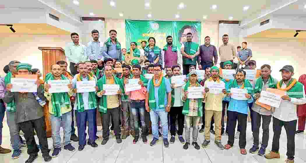 JMM leader Kalpana Soren with the migrant labourers after felicitating them upon their return from Cameroon, South Africa, in Giridih district, Jharkhand back in July, 2024.