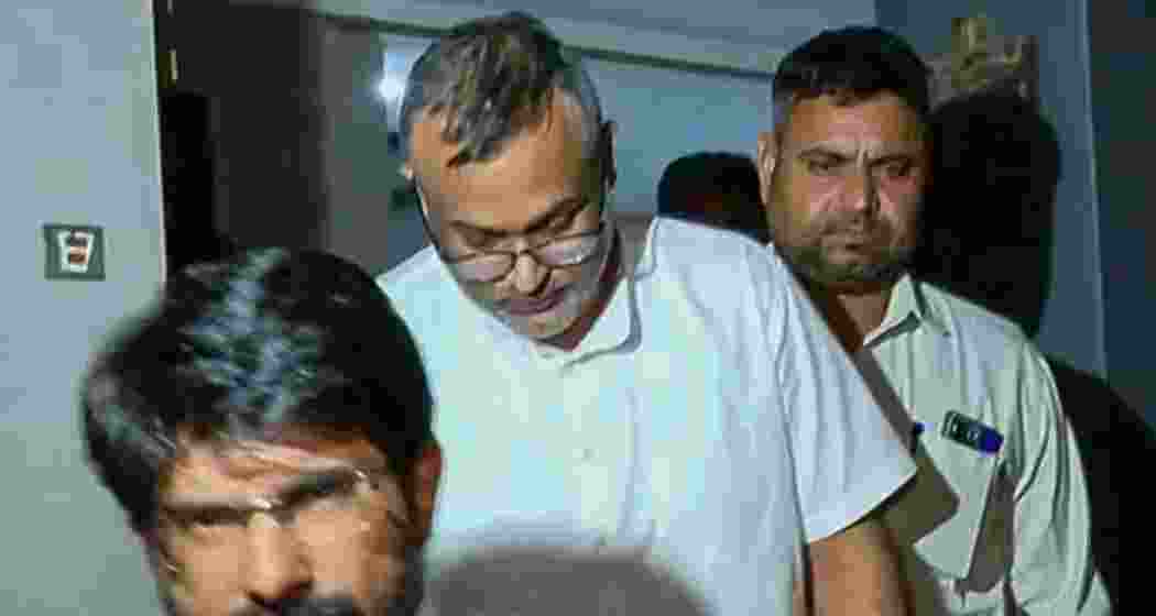 I-PAC director Vinesh Chandel is escorted by his lawyer and Enforcement Directorate officials after a Delhi court hearing in a coal scam-linked money laundering case, in New Delhi on Thursday.