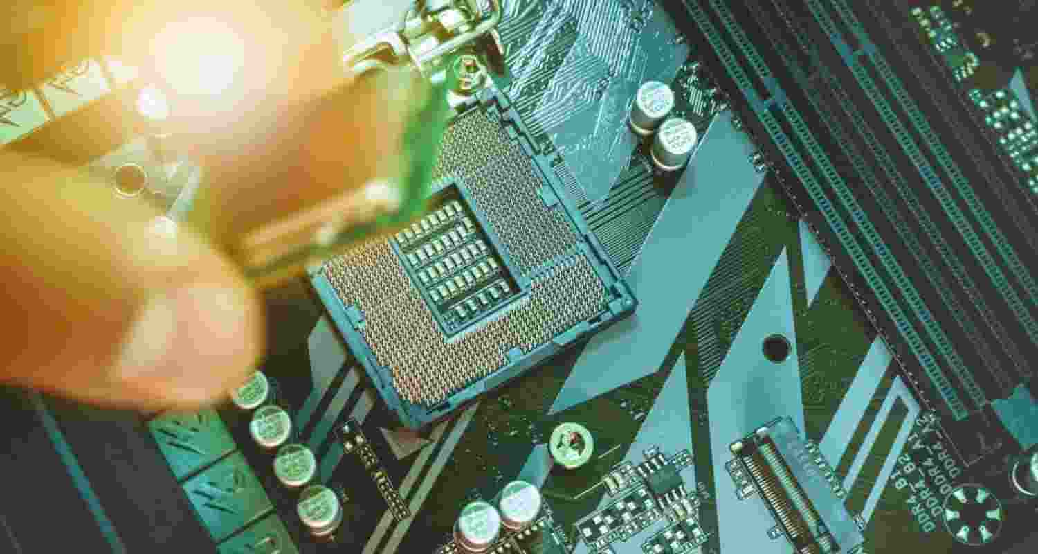 Unlocking energy efficiency in AI: Brain is the blueprint