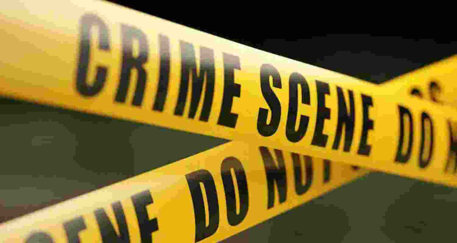 The police arrested a couple and their four accomplices for robbing a photographer.