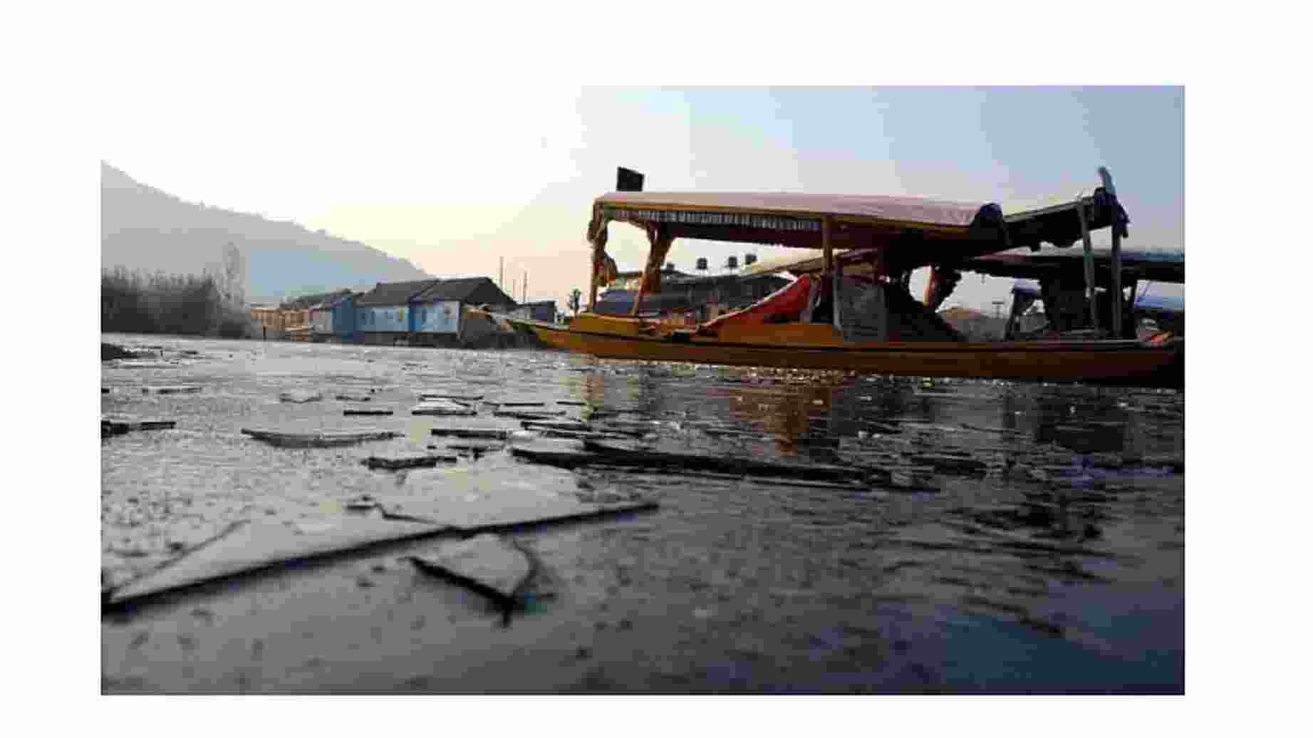 Sub zero temperatures persist across Kashmir, Dal lake freezes