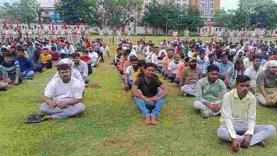 Dhanbad Police parades 700 repeat offenders