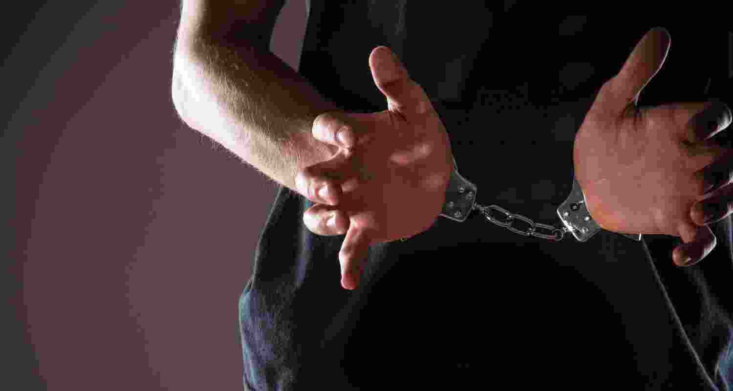 Ten alleged drug peddlers, including a Punjab resident, were arrested in Jammu and Kashmir with over 940 grams of heroin seized in separate operations.
