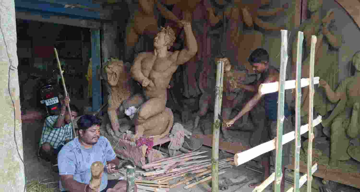 Ganga clay crisis puts Asansol’s Durga idol makers in a fix