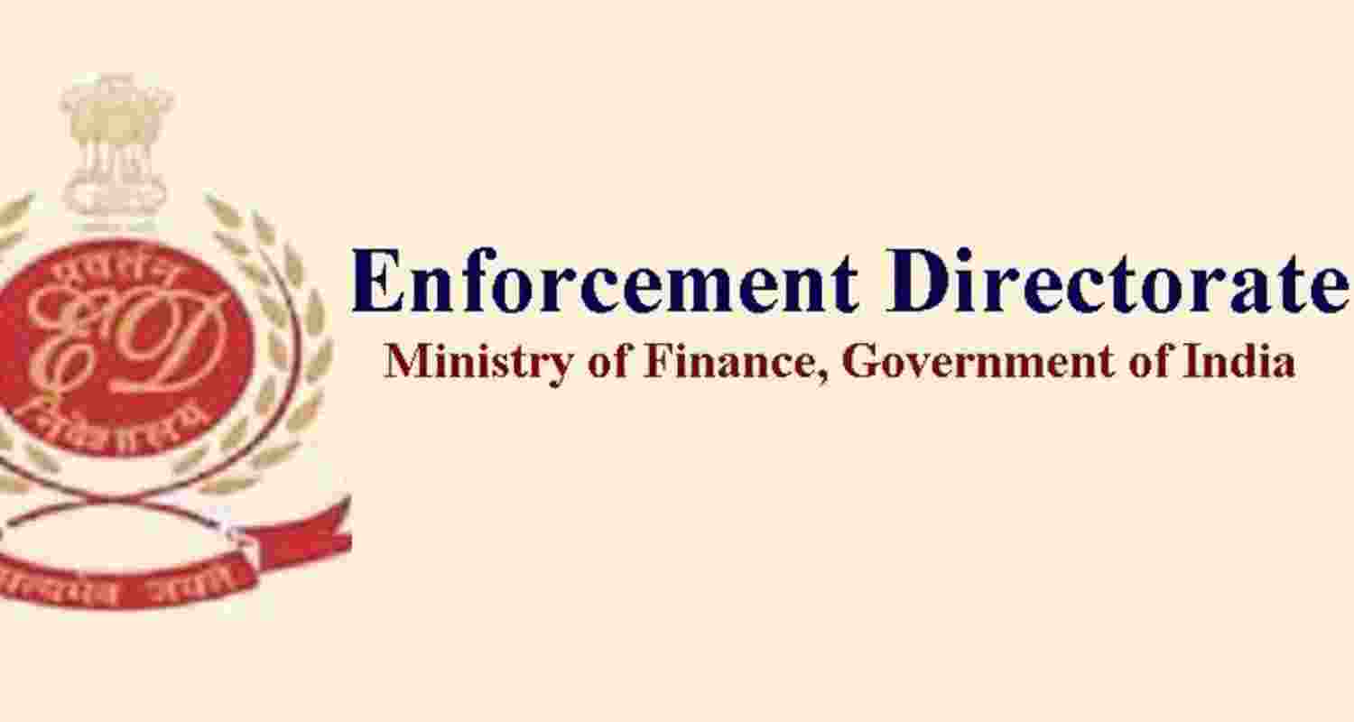 Crime branch busts gang. Crime branch busts gang.