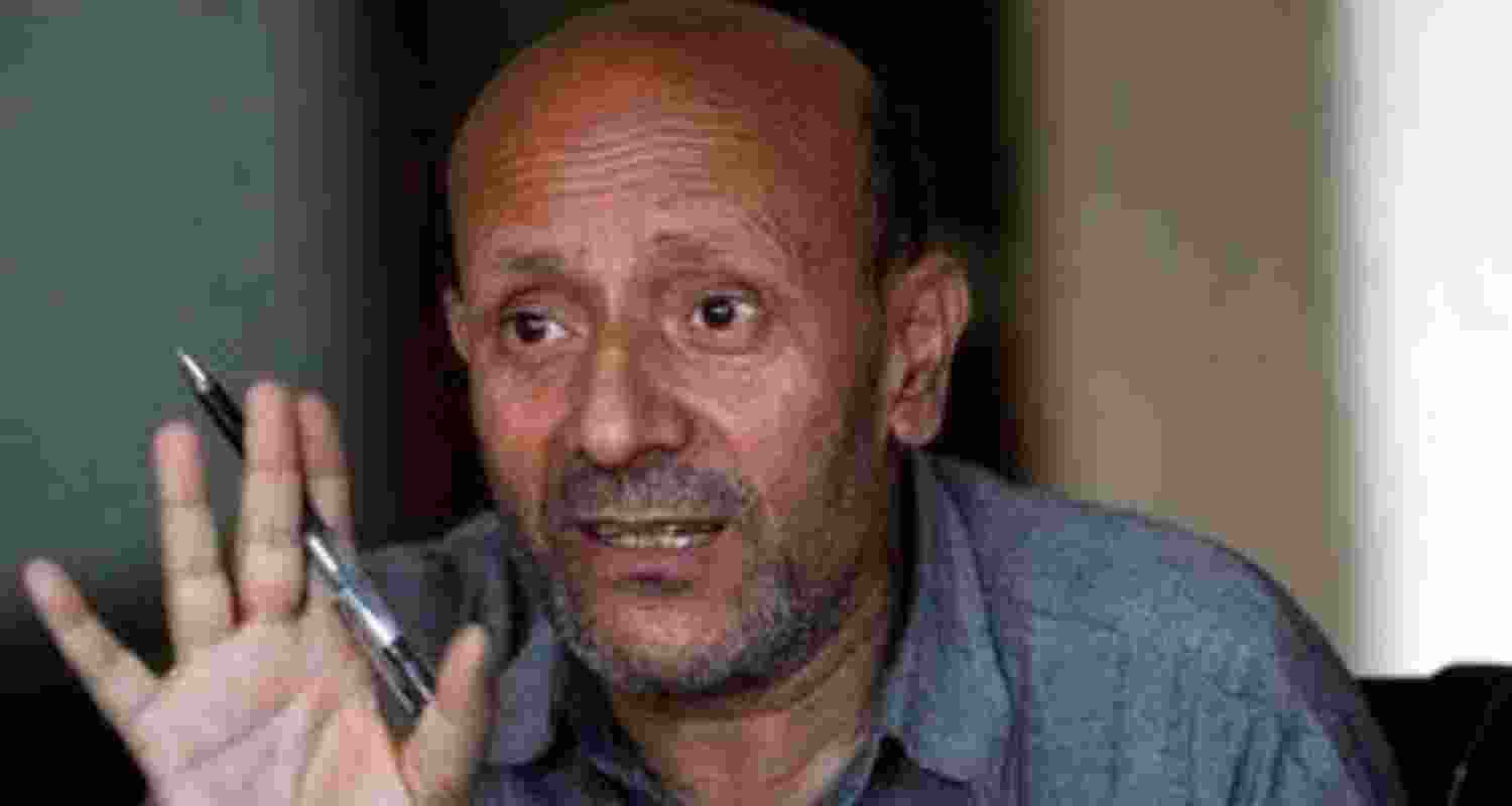 Following the demise of Engineer Rashid’s father, a delegation of several Lok Sabha Members of Parliament visited the Baramulla MP’s residence on Friday to offer condolences to the bereaved family.