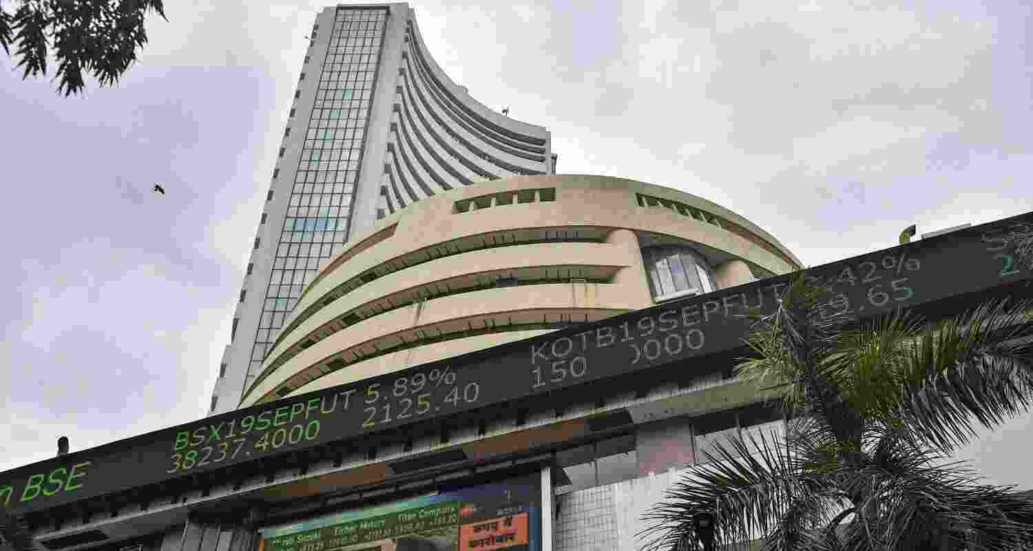 Foreign Institutional Investors (FIIs) offloaded equities worth ₹1,883.78 crore on Monday, according to exchange data