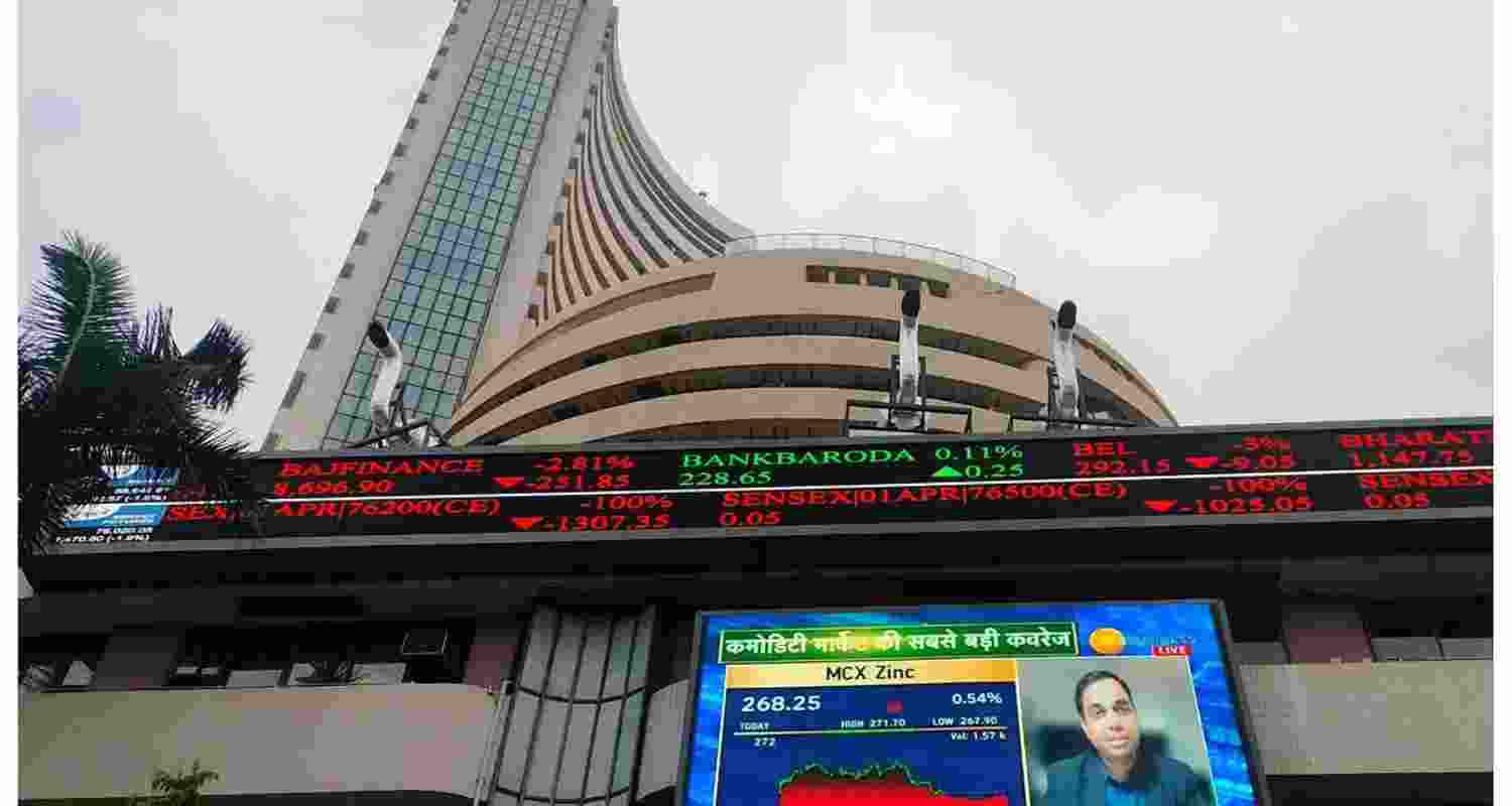 Domestic Institutional Investors (DIIs) bought stocks worth ₹1,772.56 crore, according to exchange data Domestic Institutional Investors (DIIs) bought stocks worth ₹1,772.56 crore, according to exchange data