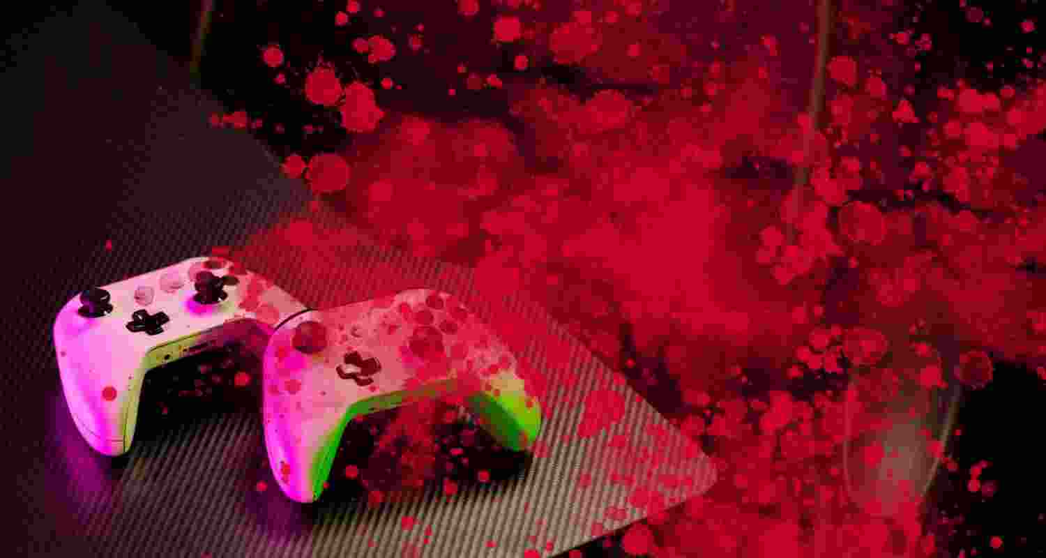 24-year-old slits own throat after losing in online game 24-year-old slits own throat after losing in online game