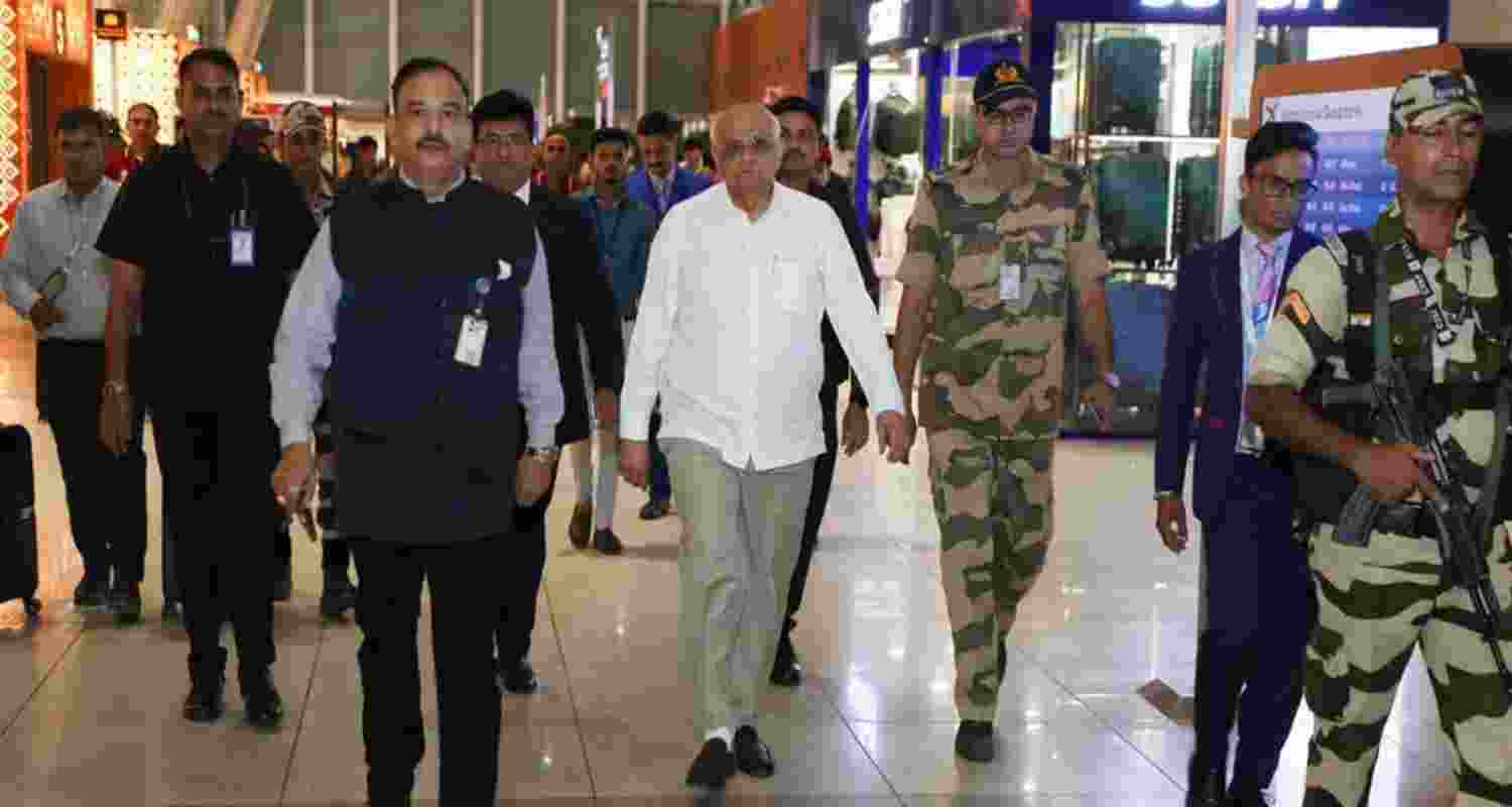 Gujarat CM leaves for US, Canada to attract investments 