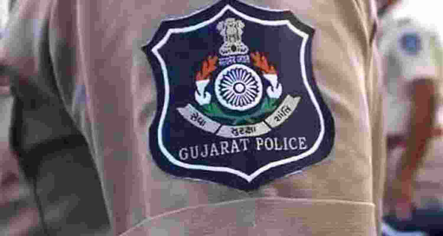 As part of the operation to dismantle the gang, police arrested ten suspects from Surat. As part of the operation to dismantle the gang, police arrested ten suspects from Surat.