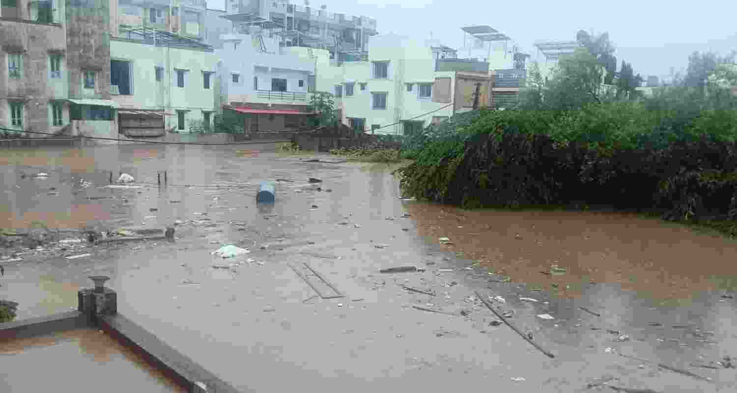 Army, NDRF deployed in Valsad amid flood fury Army, NDRF deployed in Valsad amid flood fury