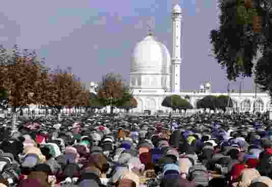 In Kerala, Ladakh and Jammu and Kashmir the crescent moon was sighted on April 9. The Union Territory's grand Mufti Nasir-Ul-Islam declared Eid celebrations for 2024 on Wednesday. In Kerala, Ladakh and Jammu and Kashmir the crescent moon was sighted on April 9. The Union Territory's grand Mufti Nasir-Ul-Islam declared Eid celebrations for 2024 on Wednesday.