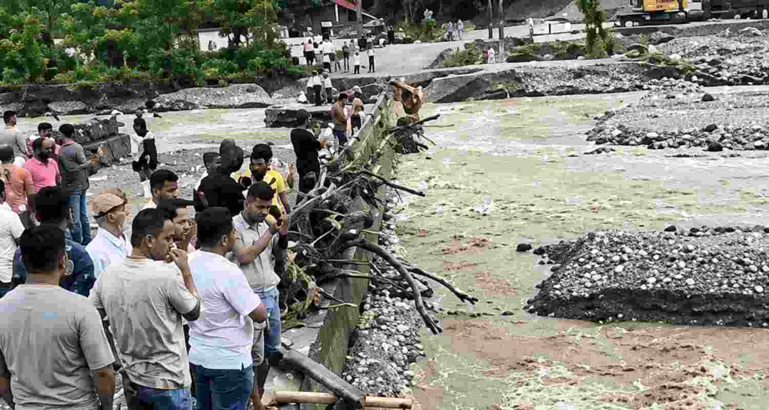 Heavy rain in North Bengal triggers landslides, road collapses and a bridge failure, disrupting connectivity across Darjeeling, Mirik and Siliguri.