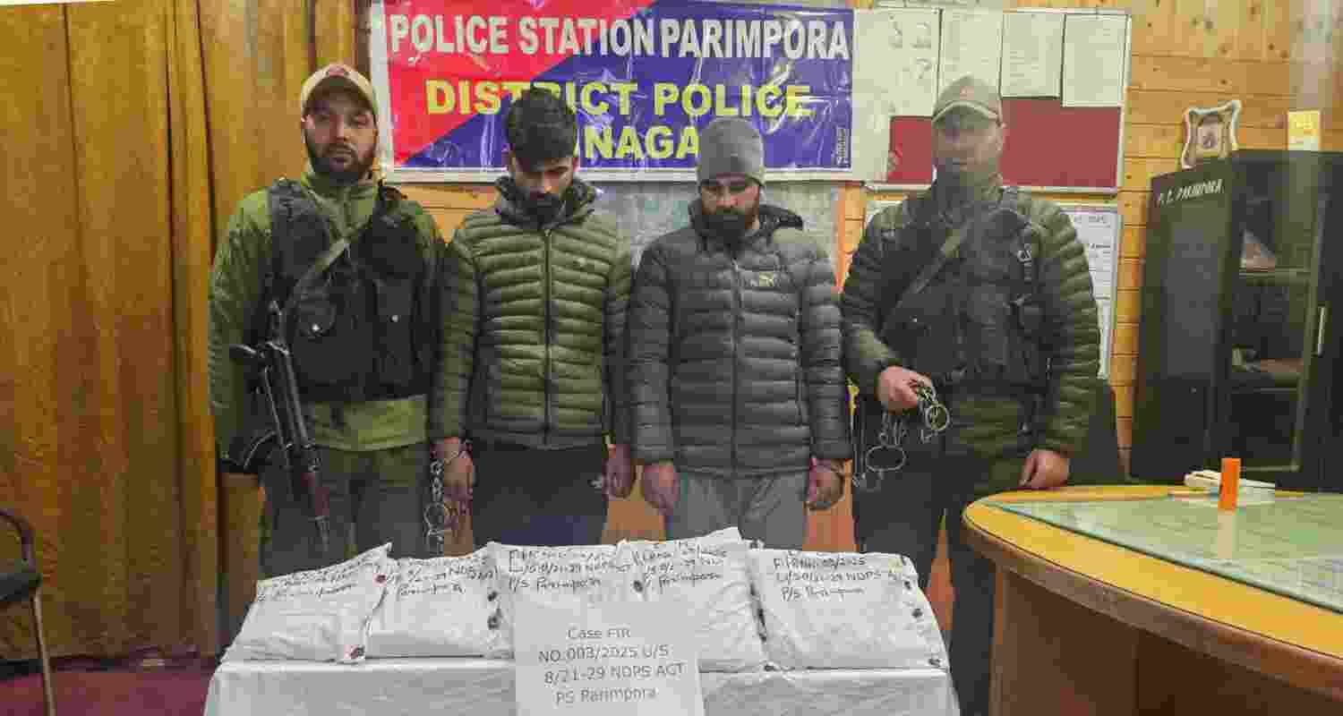 Srinagar police busts major drug racket, seizing 8 Kgs Heroin, and two key traffickers arrested. Srinagar police busts major drug racket, seizing 8 Kgs Heroin, and two key traffickers arrested.