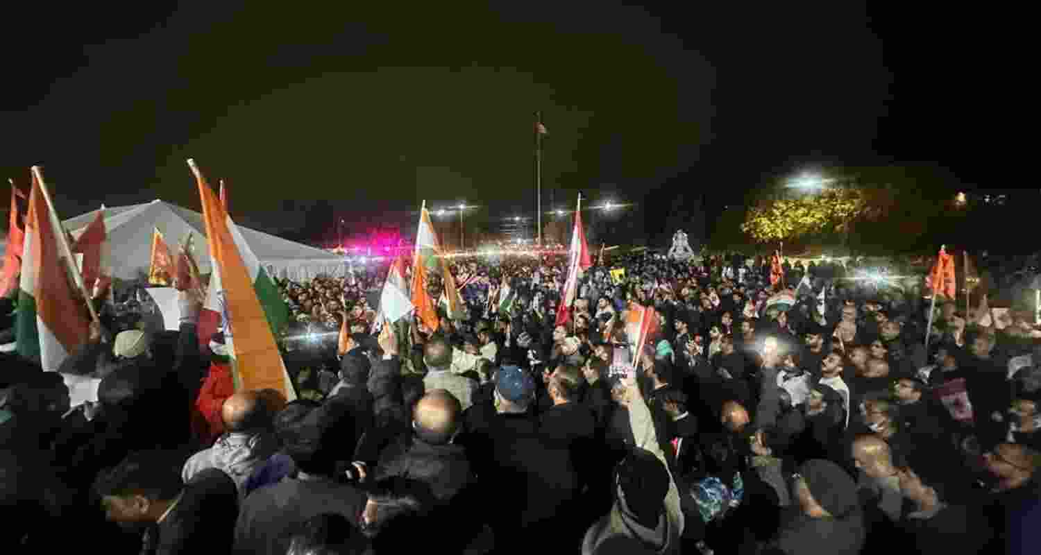 Pro-India protestors gathered after pro-Khalistan protestors attacked a Hindu temple in Canada.