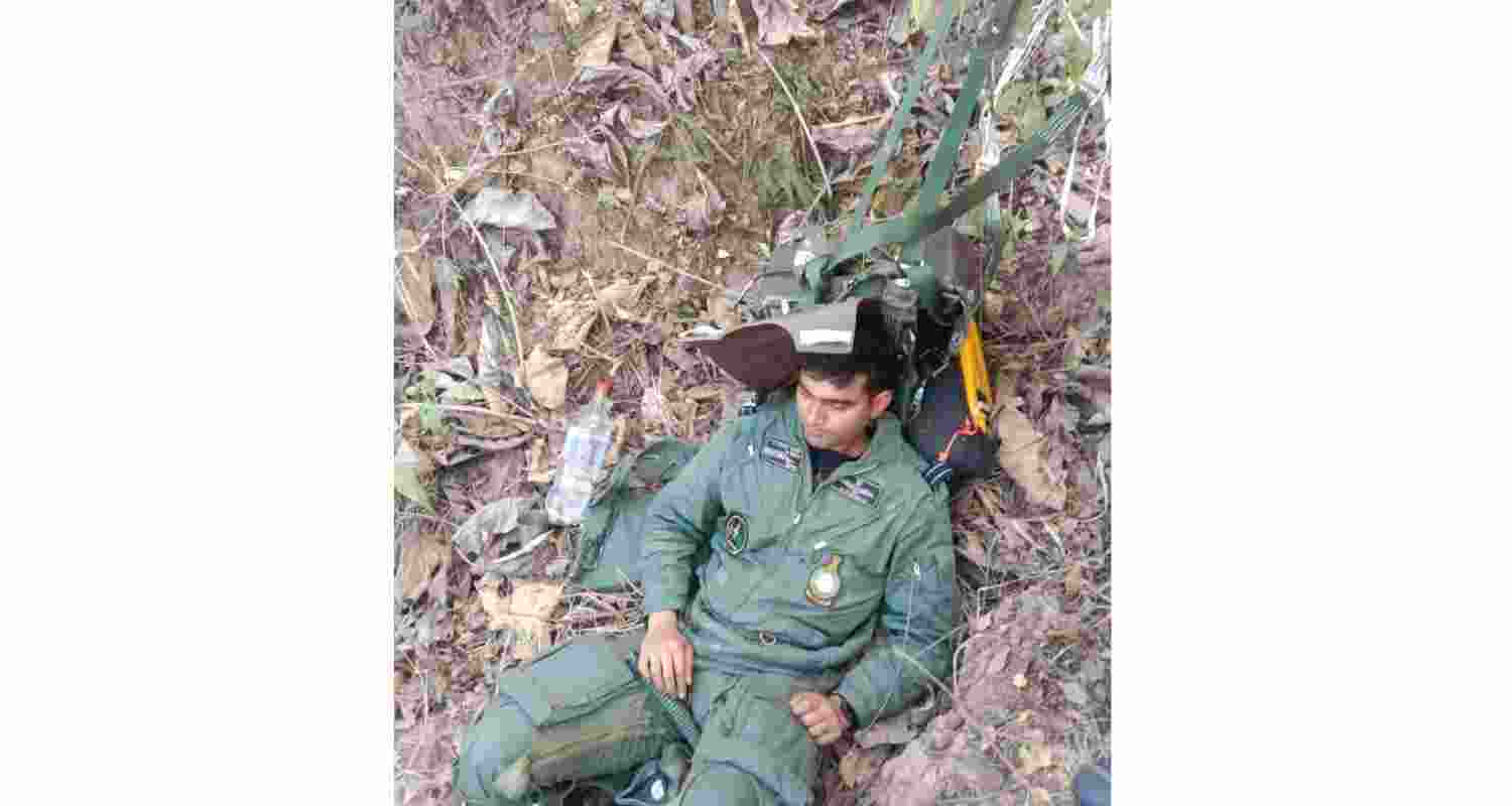 Image of the ejected pilot. Source: X.