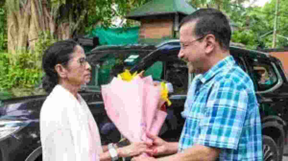 Mamta meets Kejriwal in Delhi ahead of INDIA bloc meeting