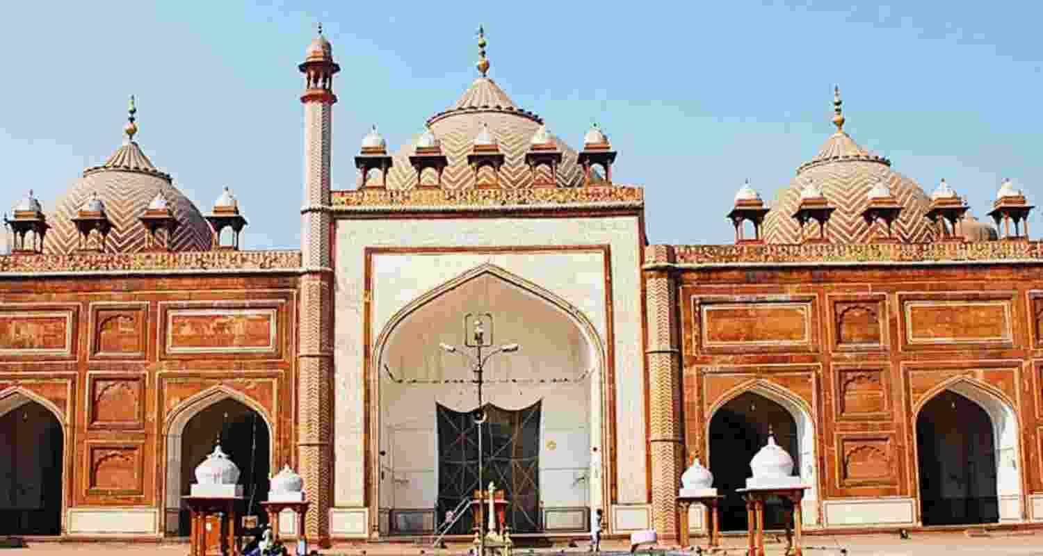 Man arrested for placing animal flesh at Agra’s Jama Masjid. Man arrested for placing animal flesh at Agra’s Jama Masjid.