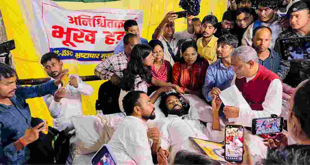 Students and protesters gather around student leader Devendra Nath Mahto as his hunger strike continues in Ranchi.