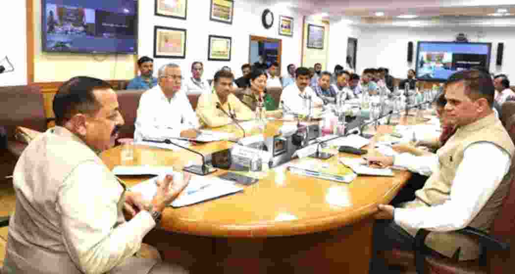 Union Minister Jitendra Singh addressing a CPGRAMS meeting.
