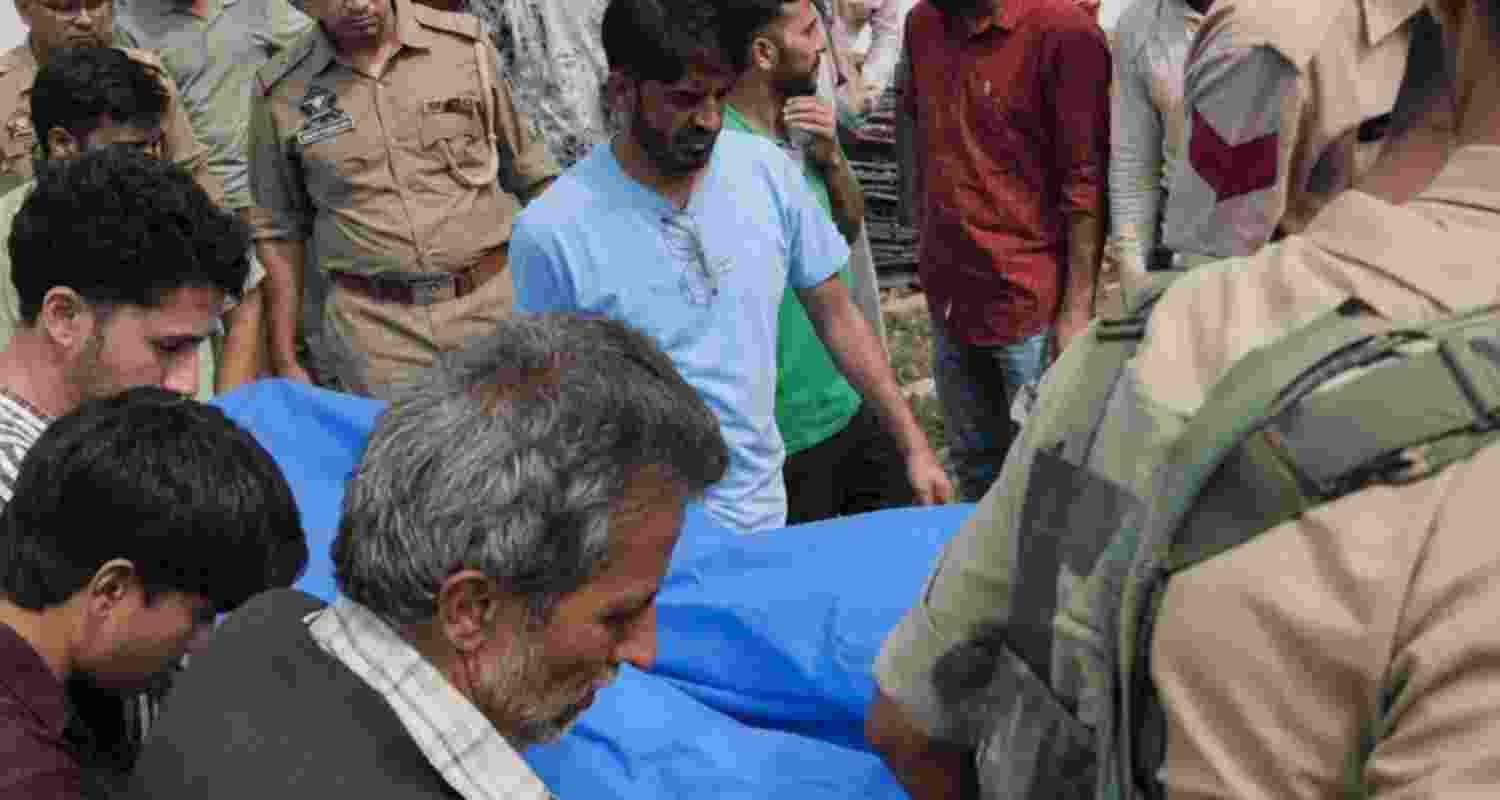 A J&K Police SOG member was killed and another injured after their official vehicle crashed into a bridge girder in Budgam. Police have launched a probe.