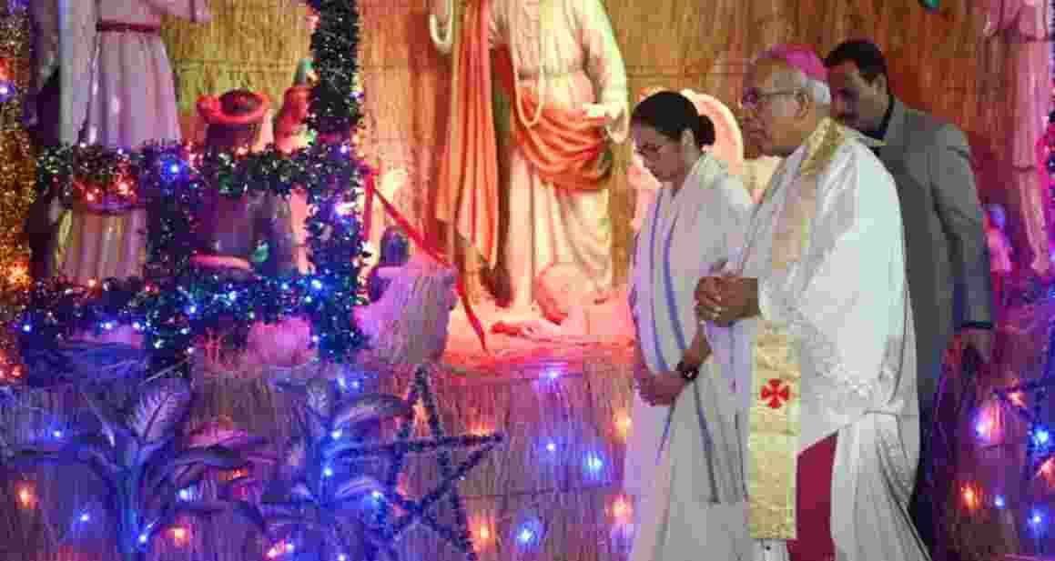 Mamata attends Christmas Midnight Mass in Kolkata