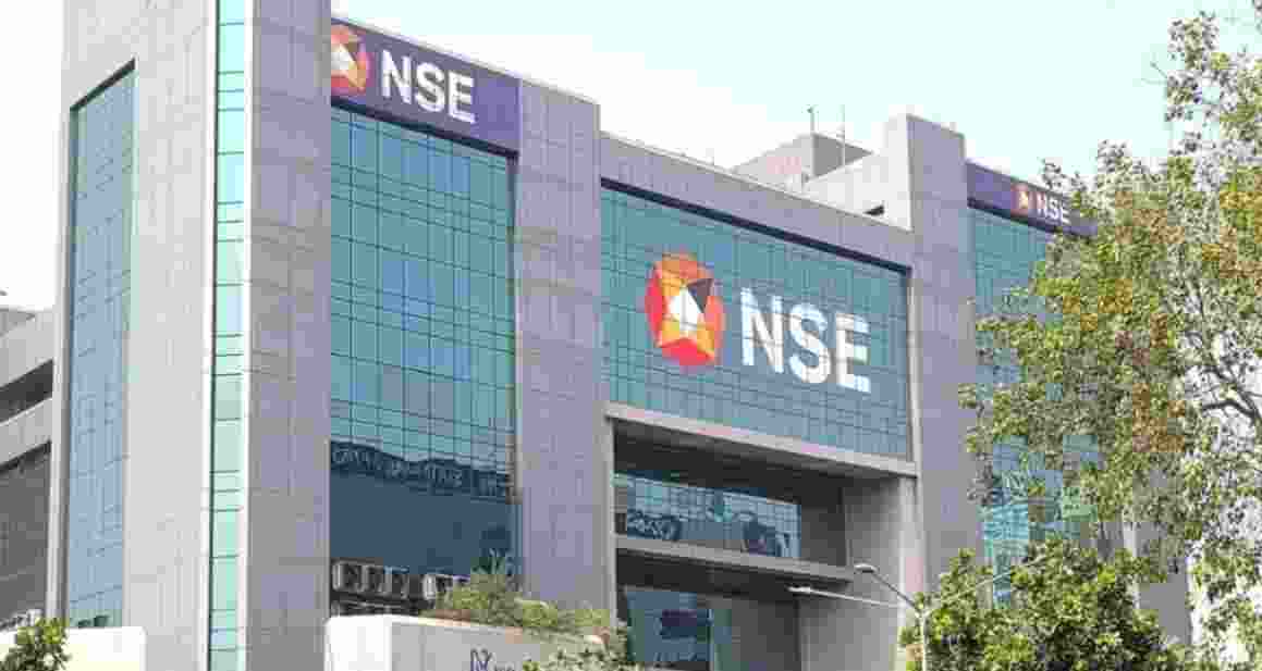 Sensex jumps 280 pts, Nifty up 26 pts in early trade