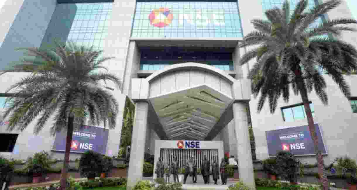 Stock markets tumble in early trade; Sensex tanks 700 points