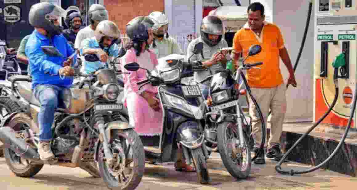 Petrol, diesel prices hiked by 90 paise, second hike in 5 days
