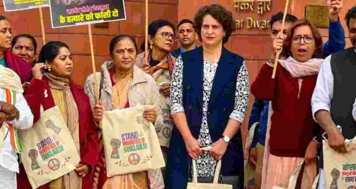 Priyanka, Cong MPs protest with handbags over B'desh crisis Priyanka, Cong MPs protest with handbags over B'desh crisis